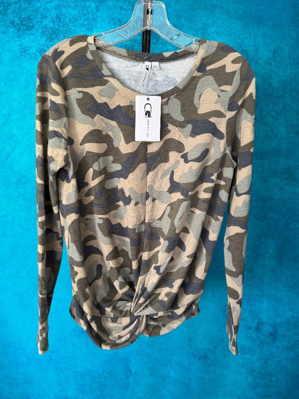 Cable & Gauge - Women's long sleeve camo shirt with rouched front -  Brand new,